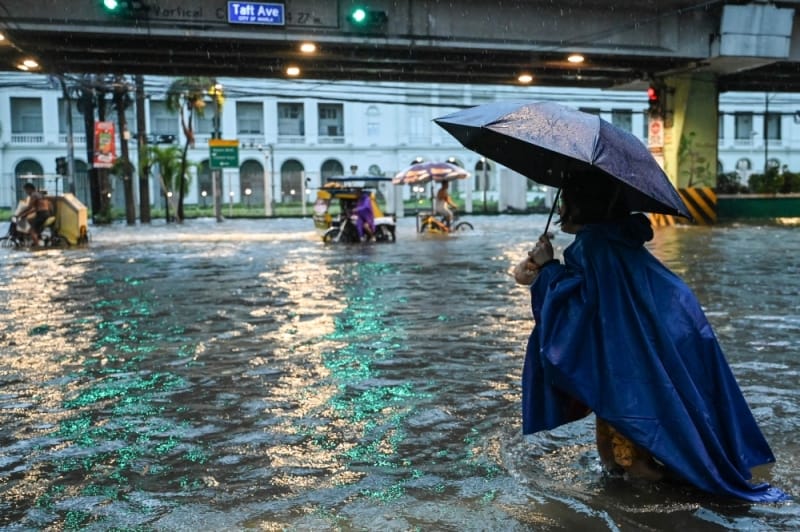 Typhoon Gaemi hits Manila, halts work, classes and market trading💱