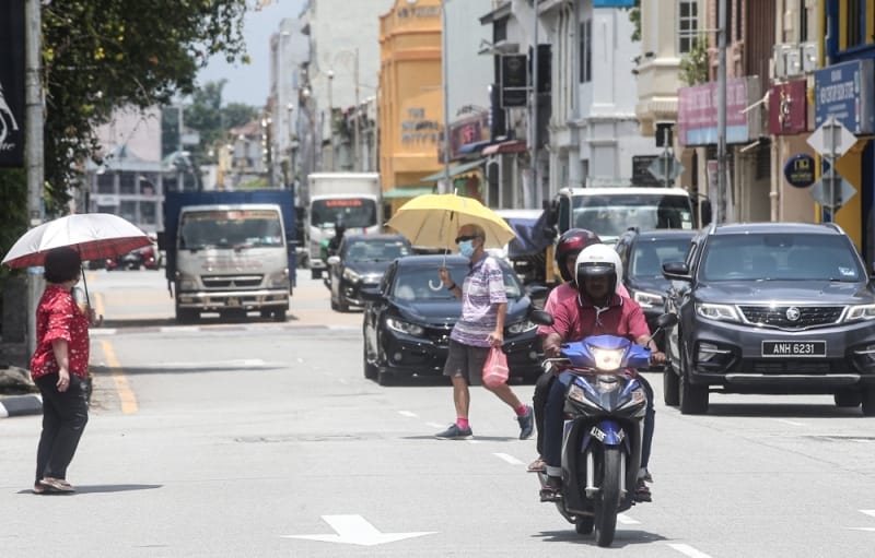 Terasa panas? MetMalaysia mengeluarkan amaran cuaca panas untuk 11 kawasan di semenanjung, Sarawak, Sabah