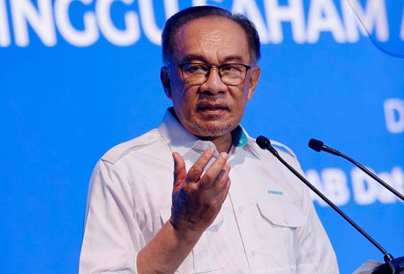 Anwar announced a RM50 million fund, targeting one million IPTA students to open investment accounts