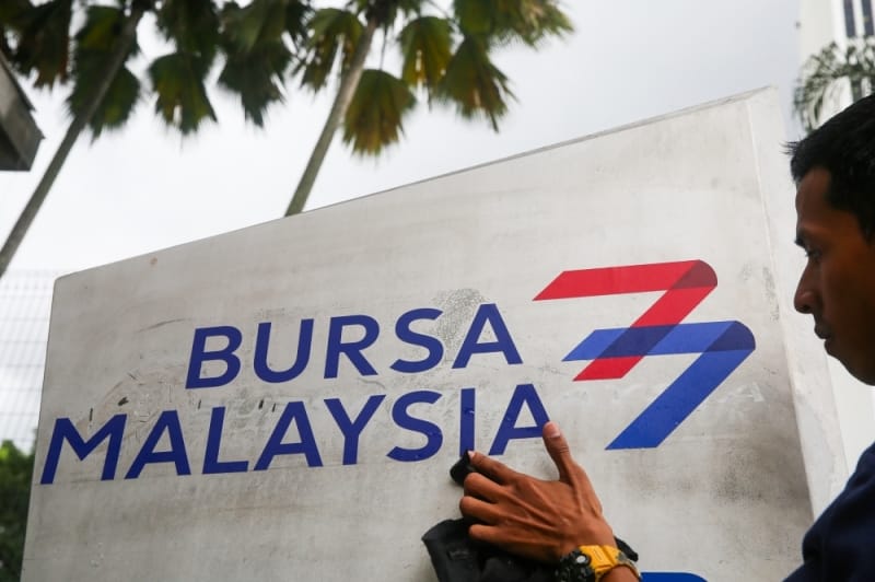 Bursa Malaysia slips amid cautious investor sentiment following weak US Treasury sales