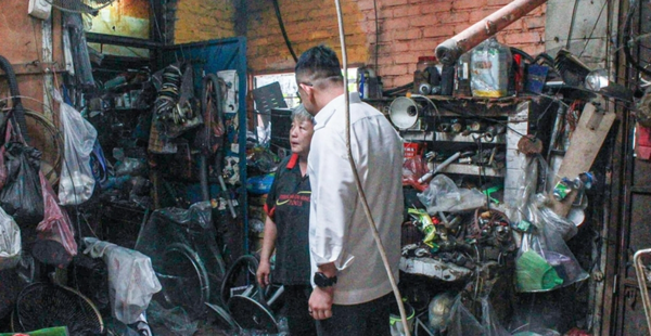 Selepas 30 tahun, Anwar kembali ke bekas kawasan Permatang Pauh untuk membantu wanita yang menjaga adik-adik OKU